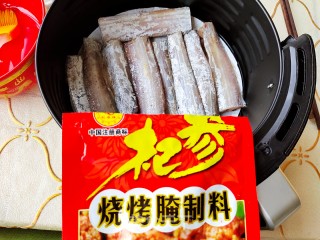 空气炸锅香煎刀鱼的做法步骤：3
