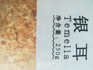 莲子百合银耳羹的做法步骤：2