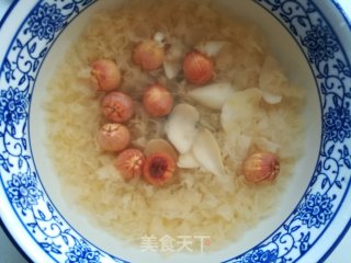 莲子百合银耳羹的做法步骤：3