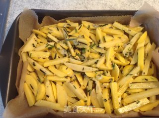 迷迭香烤土豆的做法步骤：4