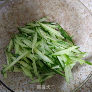 牛腱子拌黄瓜丝的做法步骤：1