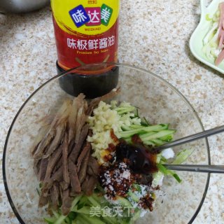 牛腱子拌黄瓜丝的做法步骤：5