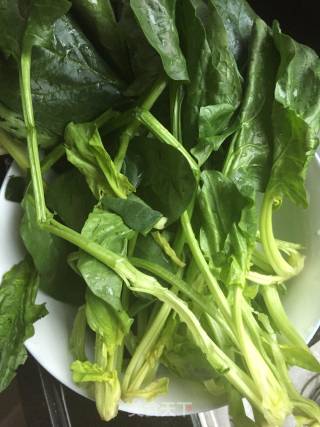 上汤菠菜的做法步骤：1