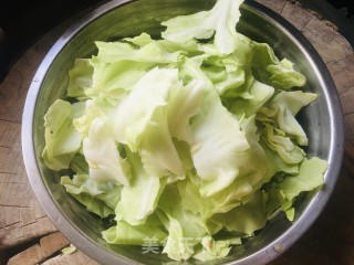 白灼甘蓝的做法步骤：1