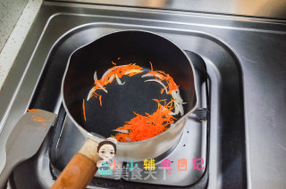 9个月以上洋葱肉松炒蛋的做法步骤：3
