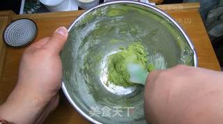 抹茶圣诞花环饼干，森林般清新的感觉，淡淡茶香配上黄油浓郁奶香。的做法步骤：6