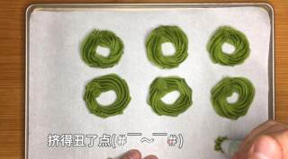 抹茶圣诞花环饼干，森林般清新的感觉，淡淡茶香配上黄油浓郁奶香。的做法步骤：8