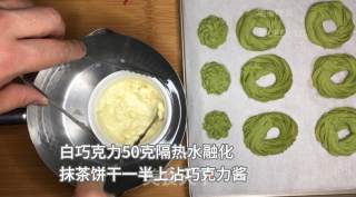 抹茶圣诞花环饼干，森林般清新的感觉，淡淡茶香配上黄油浓郁奶香。的做法步骤：10