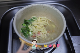10个月以上豆腐皮虾仁汤的做法步骤：6
