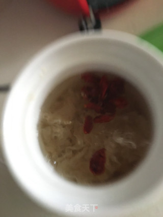银耳枸杞汤的做法步骤：3