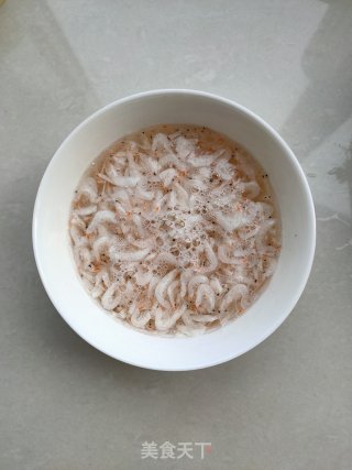 香菜拌虾皮的做法步骤：3