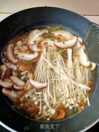 冬瓜粉丝菌菇汤的做法步骤：2