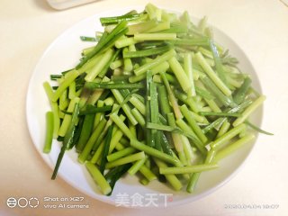 五花肉炒蒜薹的做法步骤：4