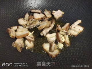 五花肉炒蒜薹的做法步骤：5