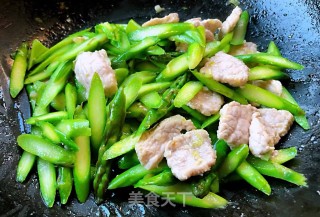 芦笋炒肉片的做法步骤：9