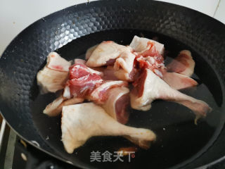 香菇花生炖鸭肉的做法步骤：1
