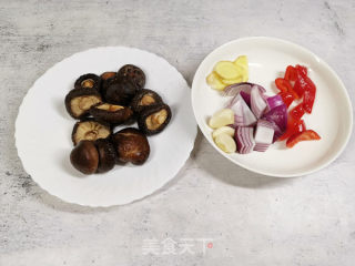 香菇花生炖鸭肉的做法步骤：3