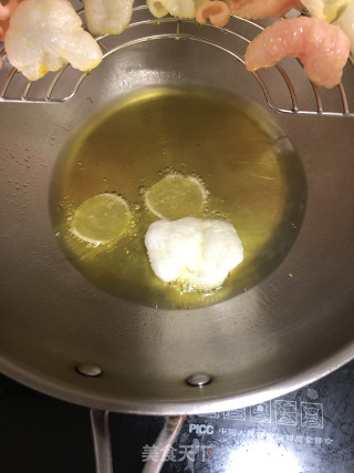 双色虾片的做法步骤：3