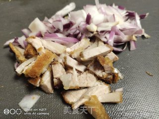 五花肉洋葱炒饭的做法步骤：1