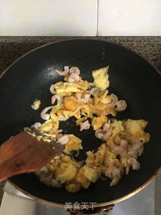简单的炒米粉的做法步骤：1