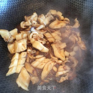 圆椒炒鱿鱼的做法步骤：3