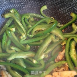 圆椒炒鱿鱼的做法步骤：4
