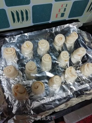 肉松夹心花朵面包的做法步骤：8