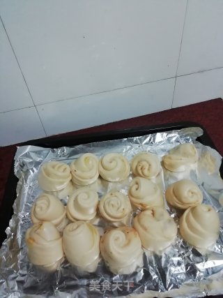 肉松夹心花朵面包的做法步骤：10