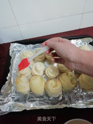肉松夹心花朵面包的做法步骤：11