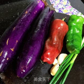 酱爆茄子的做法步骤：1