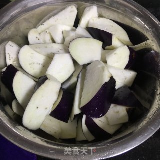 酱爆茄子的做法步骤：3