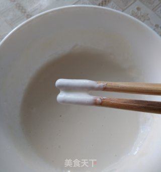 早餐鸡蛋饼的做法步骤：1