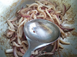 鱿鱼炒洋葱的做法步骤：7