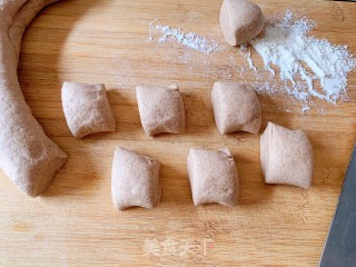 黑全麦豆沙烧饼的做法步骤：4