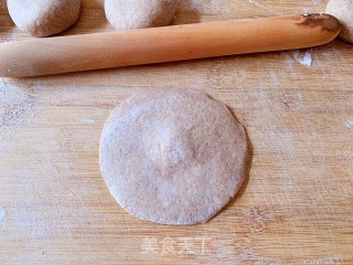 黑全麦豆沙烧饼的做法步骤：6