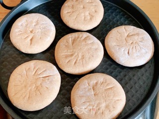 黑全麦豆沙烧饼的做法步骤：11