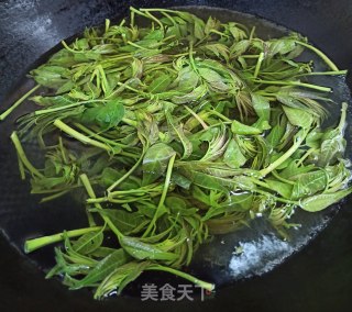 凉拌香椿的做法步骤：2