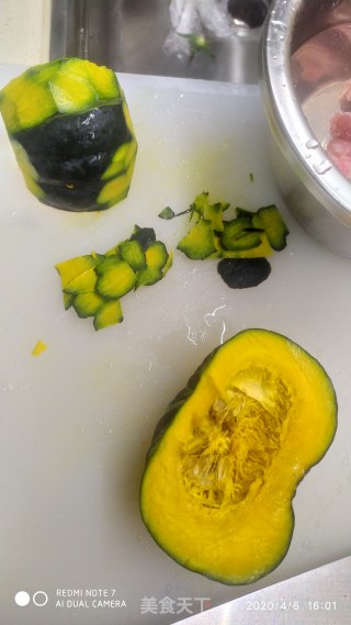南瓜蒸排骨的做法步骤：1