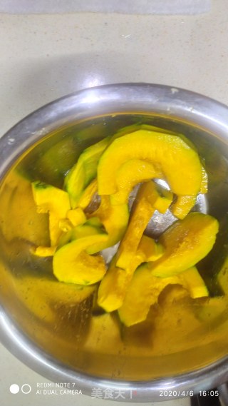 南瓜蒸排骨的做法步骤：2