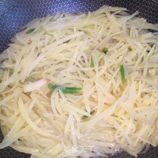 醋溜土豆丝的做法步骤：4