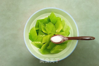 青笋拌虾仁的做法步骤：3