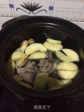 无花果苹果雪梨煲猪展的做法步骤：2