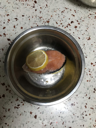 三文鱼小糕的做法步骤：1