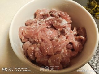 雪菜肉丝面的做法步骤：2