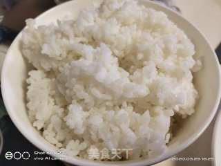 豌豆胡萝卜肉丁炒饭的做法步骤：3