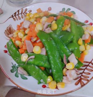 菠萝鱿鱼炒饭的做法步骤：2