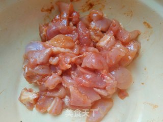 奥尔良鸡肉披萨的做法步骤：2
