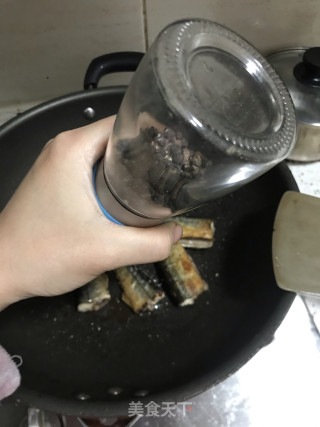 香煎秋刀鱼的做法步骤：9