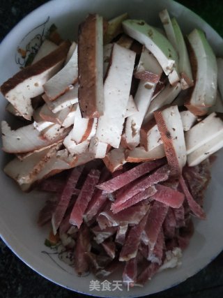 猪肉芹菜香干的做法步骤：1