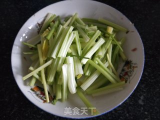 猪肉芹菜香干的做法步骤：2
